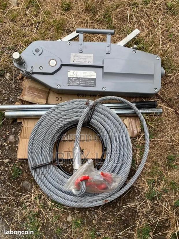 Manual Pulling and Lifting Machine