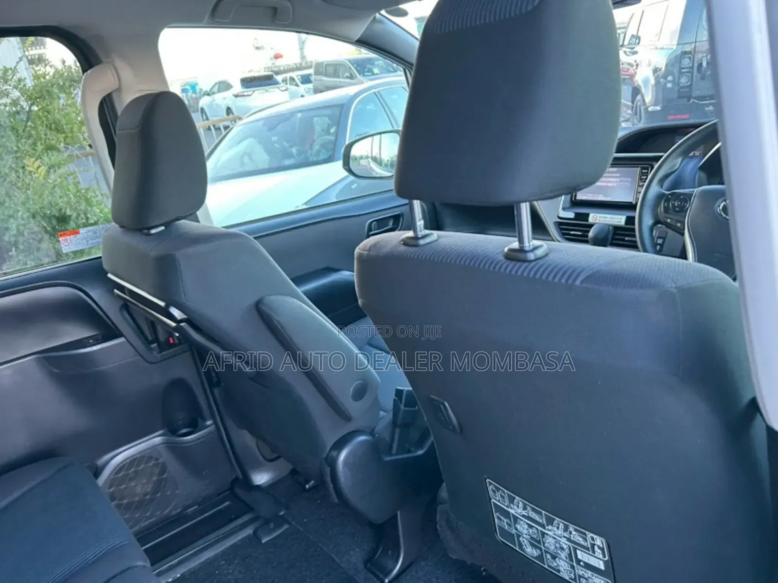 Toyota Noah 2.0 FWD (8 Seater) 2018 Silver