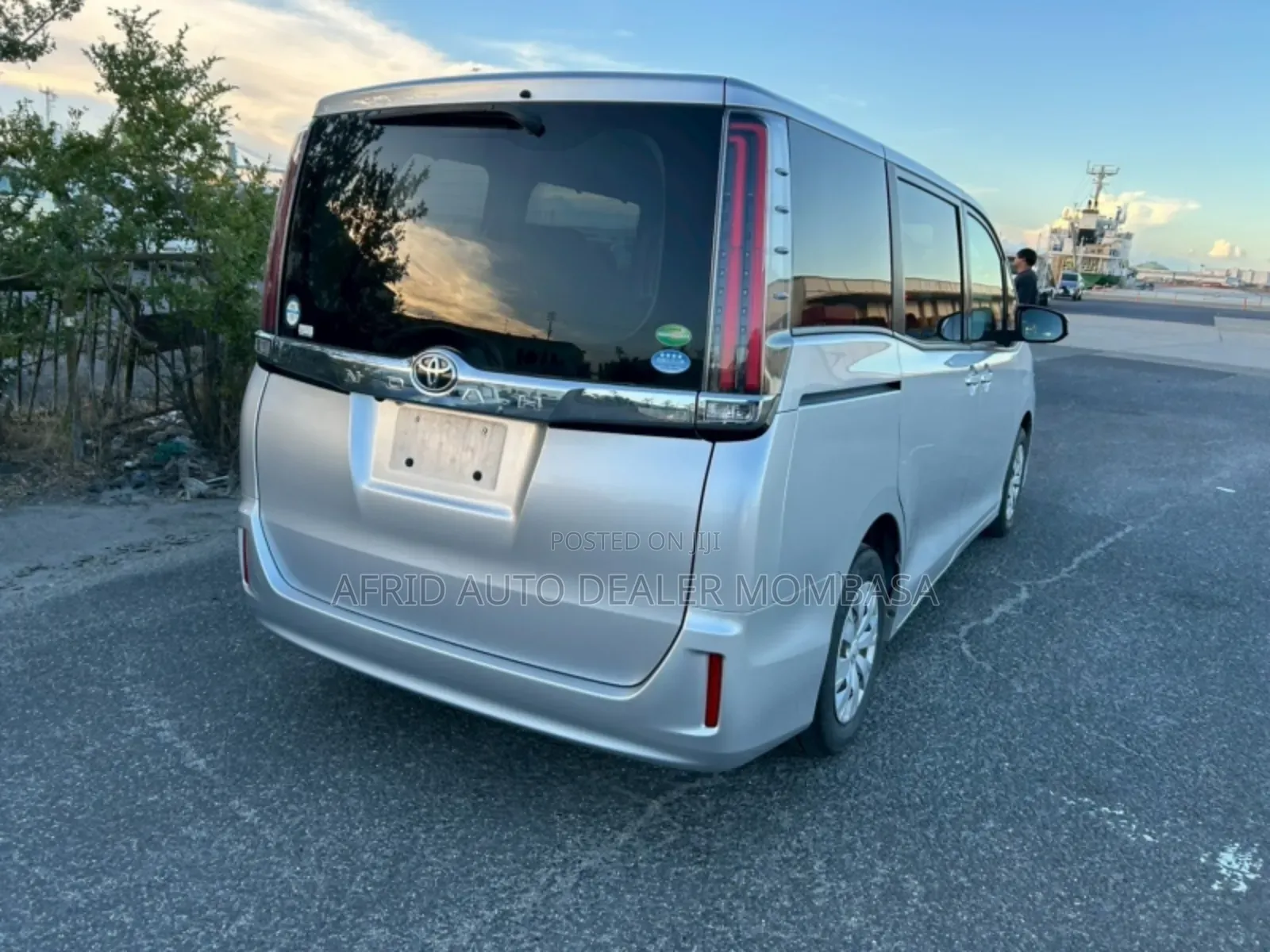 Toyota Noah 2.0 FWD (8 Seater) 2018 Silver