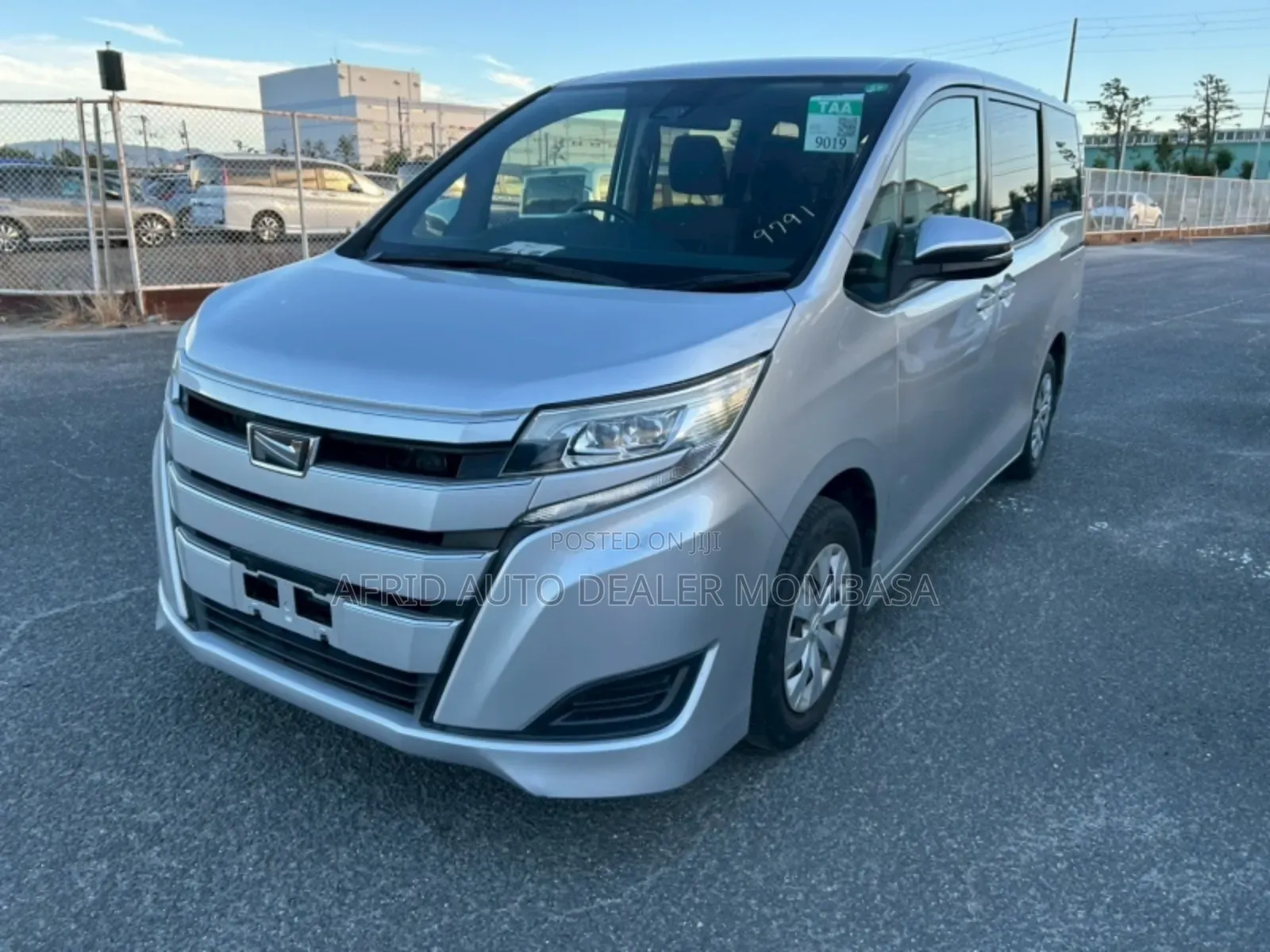 Toyota Noah 2.0 FWD (8 Seater) 2018 Silver
