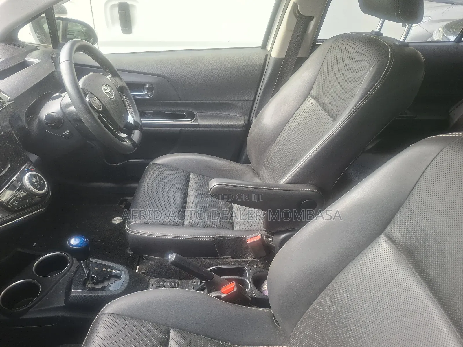 Toyota Aqua 2019 Silver