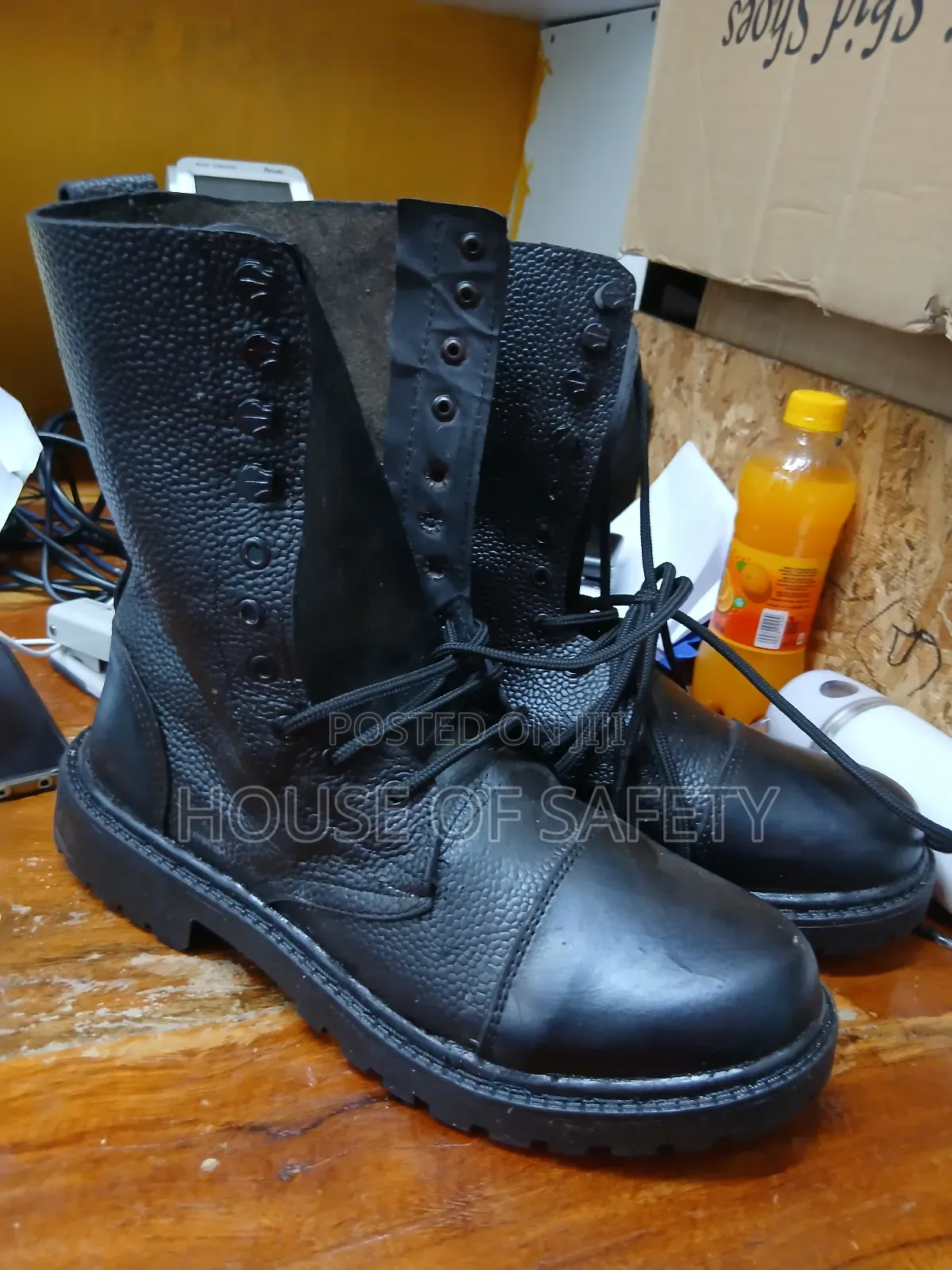 4 Uppers Hooks Guards Boot