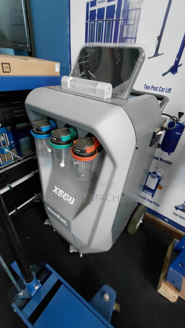 Commercial Computerized Car a/C Refilling Machine Haosail Italy.