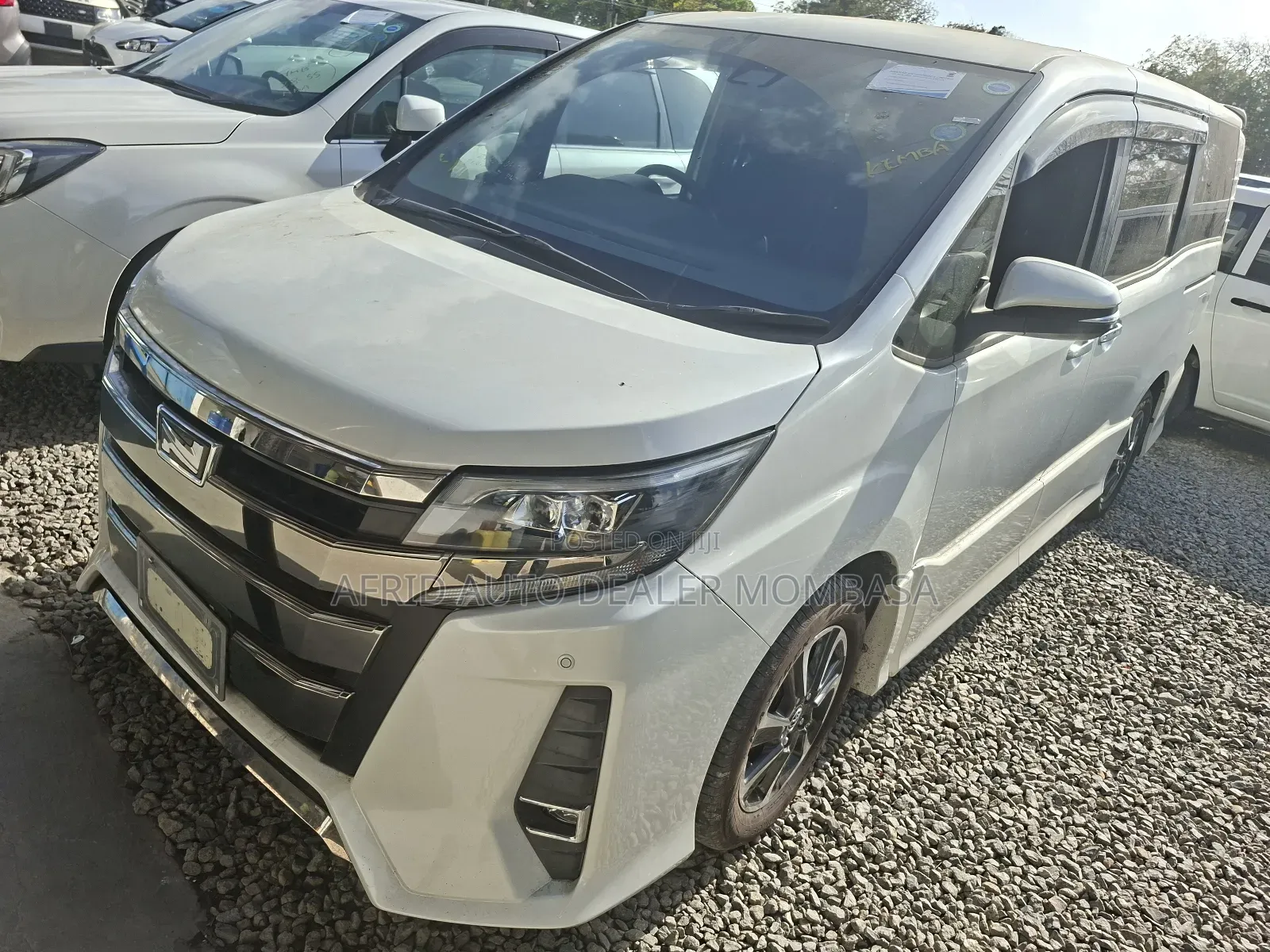 Toyota Noah 2.0 AWD (7 Seater) 2019 White