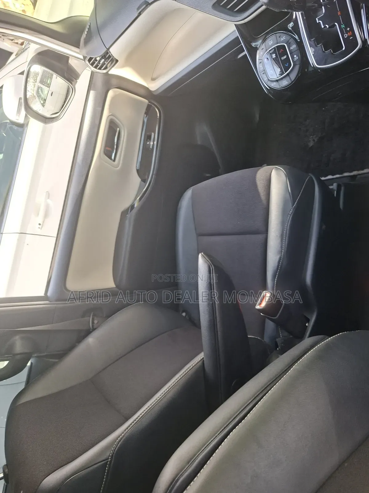 Toyota Noah 2.0 AWD (7 Seater) 2019 White