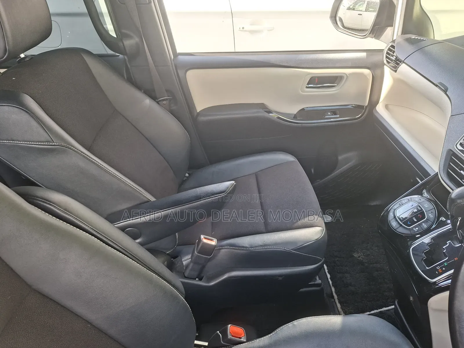 Toyota Noah 2.0 AWD (7 Seater) 2019 White