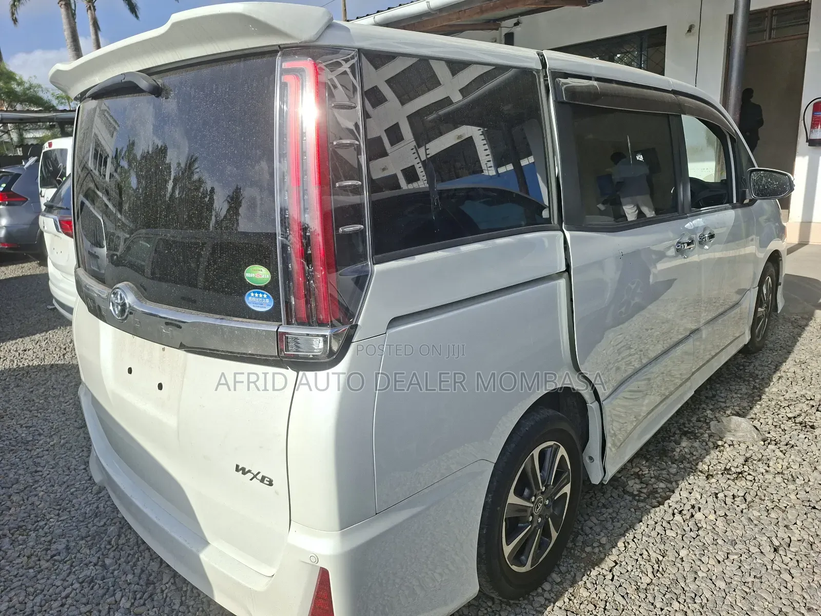 Toyota Noah 2.0 AWD (7 Seater) 2019 White