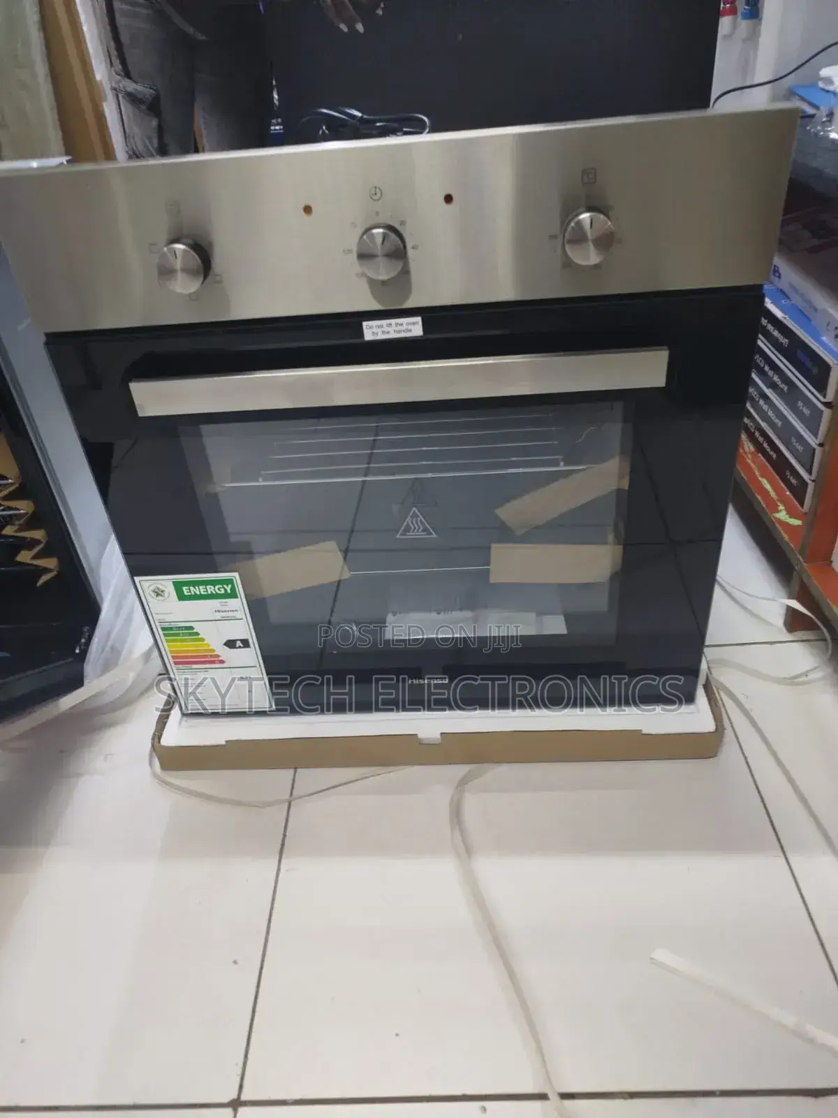 Hisense 60cm in-Built Oven 75litres Capacity