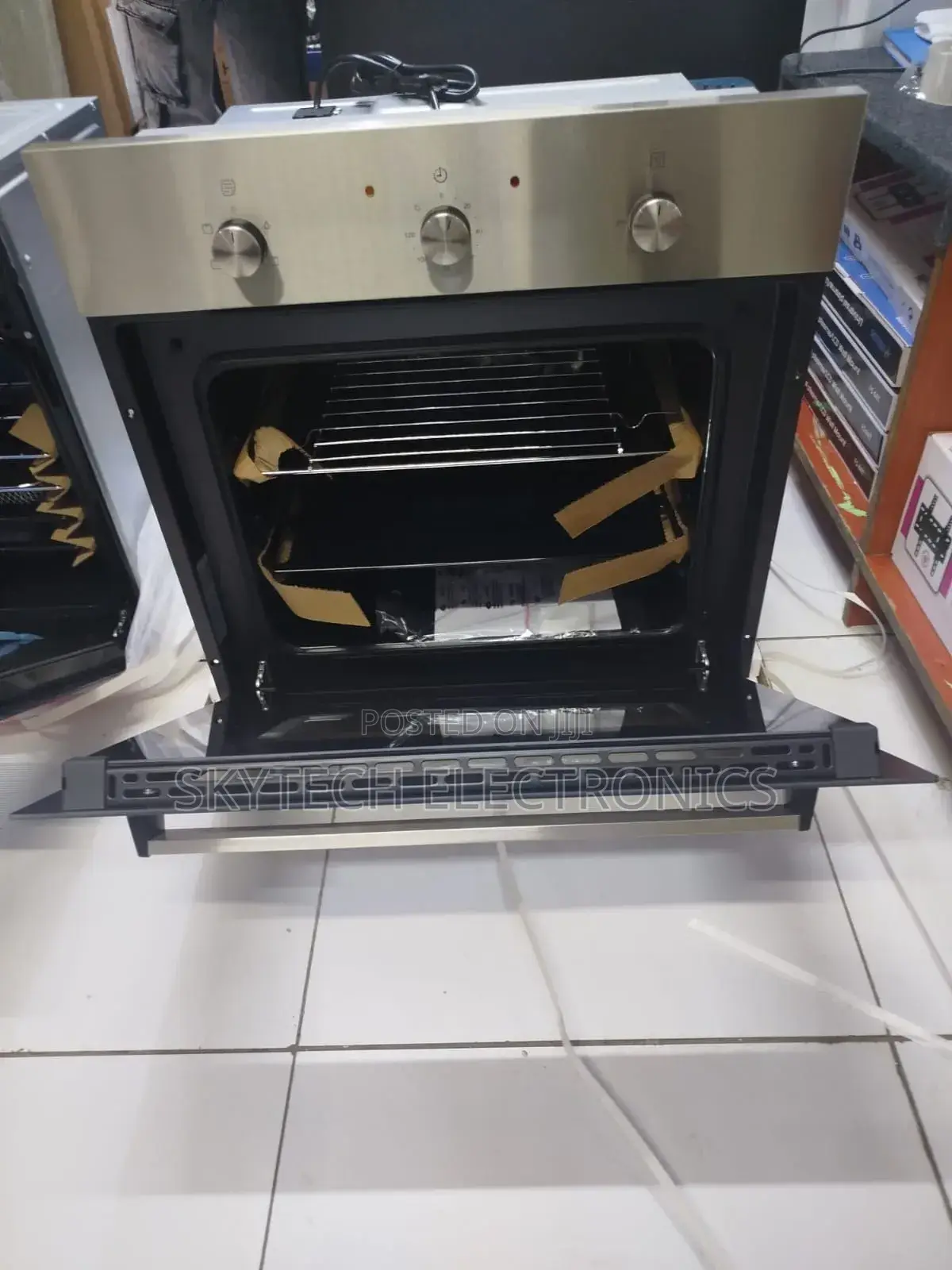 Hisense 60cm in-Built Oven 75litres Capacity