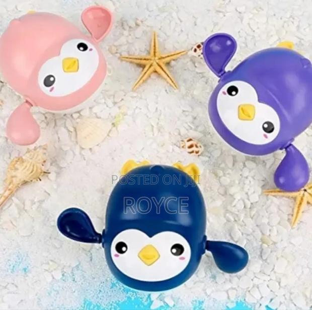 Wind Up Penguin Bath Toy - thumbnail 3