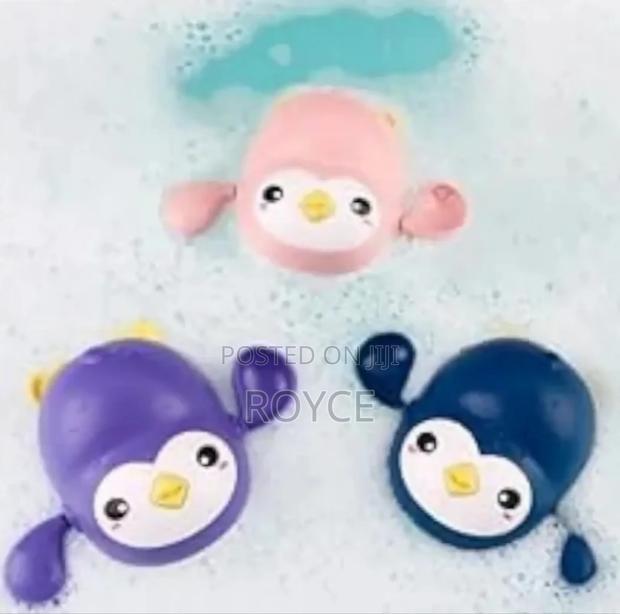 Wind Up Penguin Bath Toy - thumbnail 4