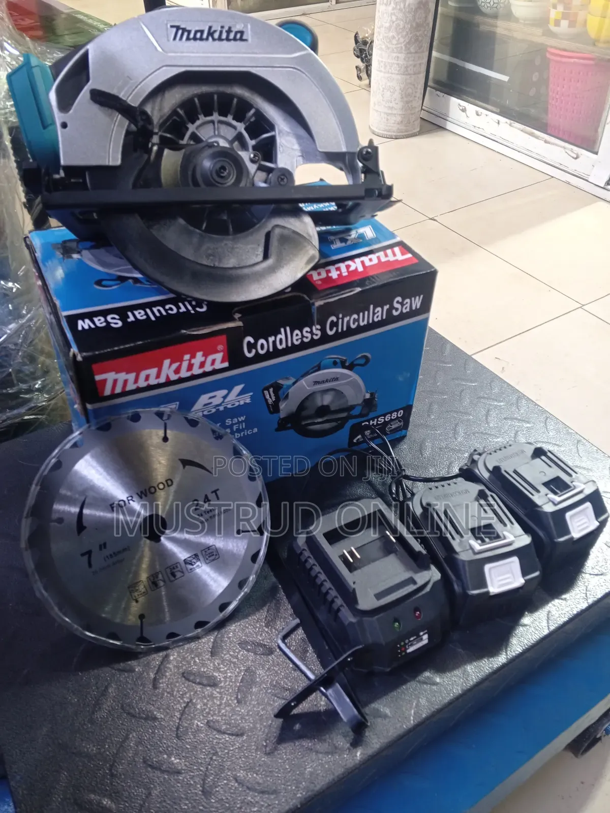 Portable Circular Saw With Blade