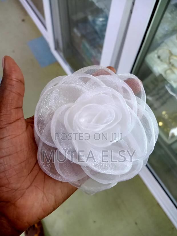 White Macro Mini Fascinators - thumbnail 3