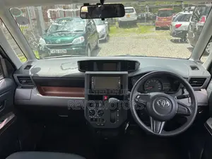 Toyota Roomy 2018 Black