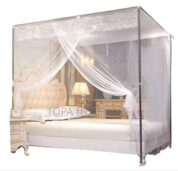 Decorative White Mosquito Nets With Four Stands