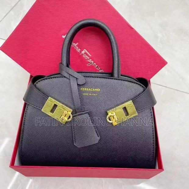 Classy Ferragamo Handbag - thumbnail 3