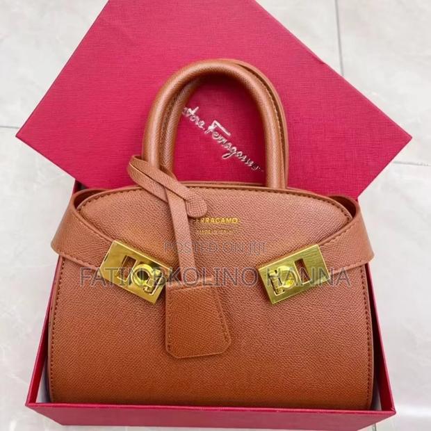 Classy Ferragamo Handbag - thumbnail 4