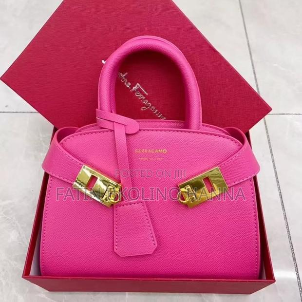 Classy Ferragamo Handbag - thumbnail 5