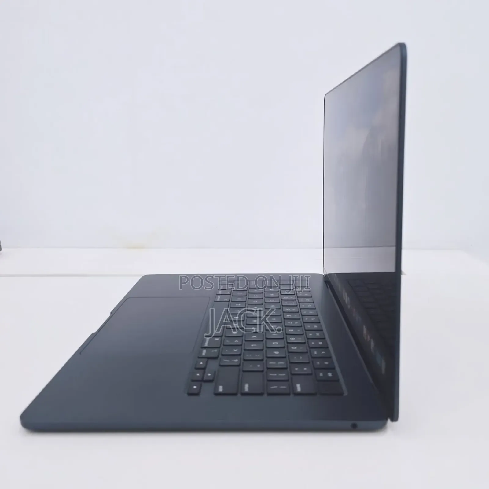 Laptop Apple MacBook Air 2024 M3 15-Inch 16GB Apple M3 SSD 256GB