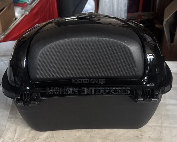 Sleek 37l Motorcycle Top Case With Lock Led Reflector Easy Fix - thumbnail 3