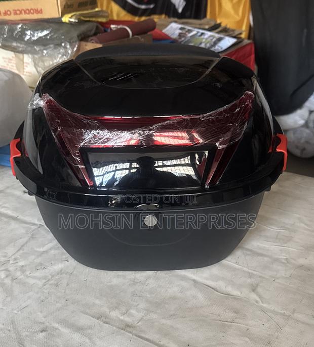 Sleek 37l Motorcycle Top Case With Lock Led Reflector Easy Fix - main view