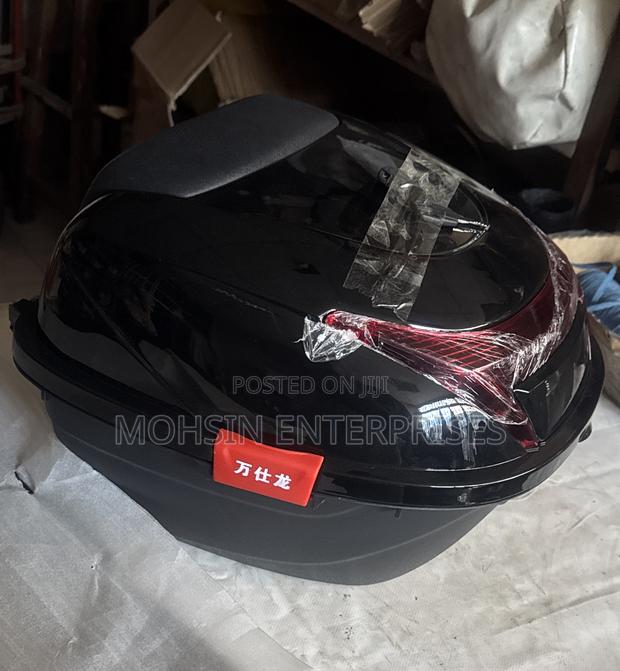 Sleek 37l Motorcycle Top Case With Lock Led Reflector Easy Fix - thumbnail 2