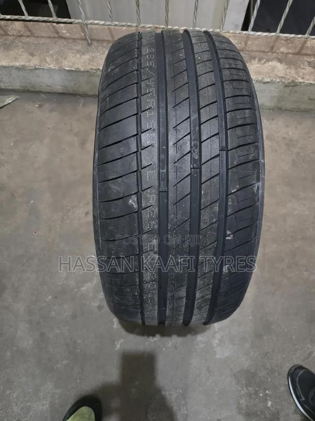 285/45r19 Kapsen Tyre - thumbnail 2