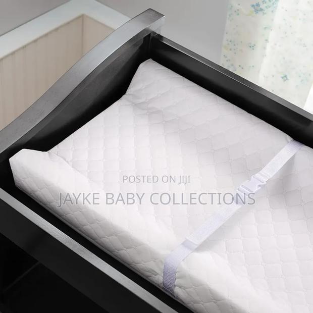 Summer Infant Contoured Baby Changing Pad – White - thumbnail 4