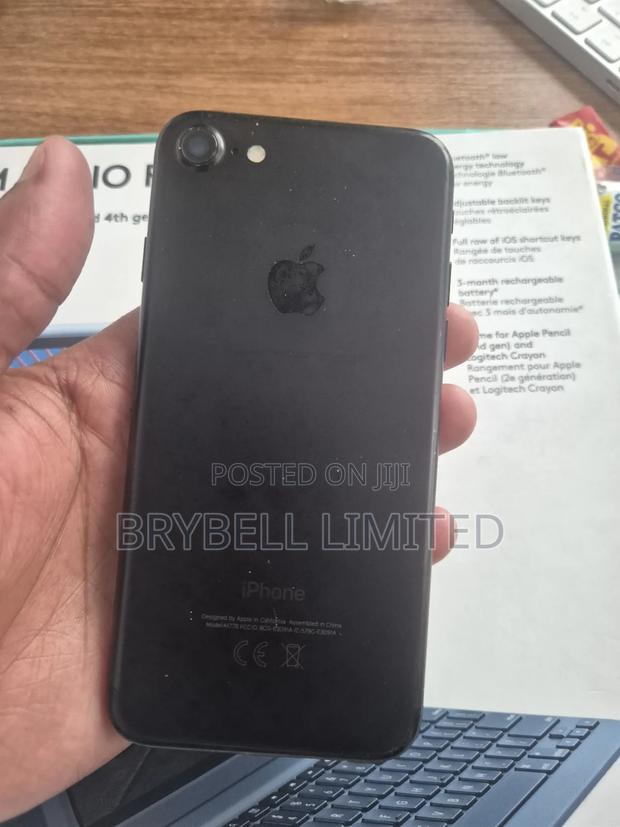 Apple iPhone 7 32 GB Black - thumbnail 3