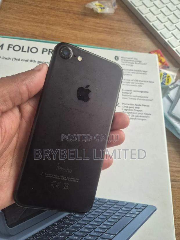 Apple iPhone 7 32 GB Black - thumbnail 4