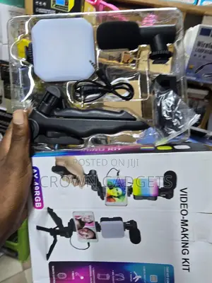 All-in-One Video Creator Kit for Smartphones With Led Mic