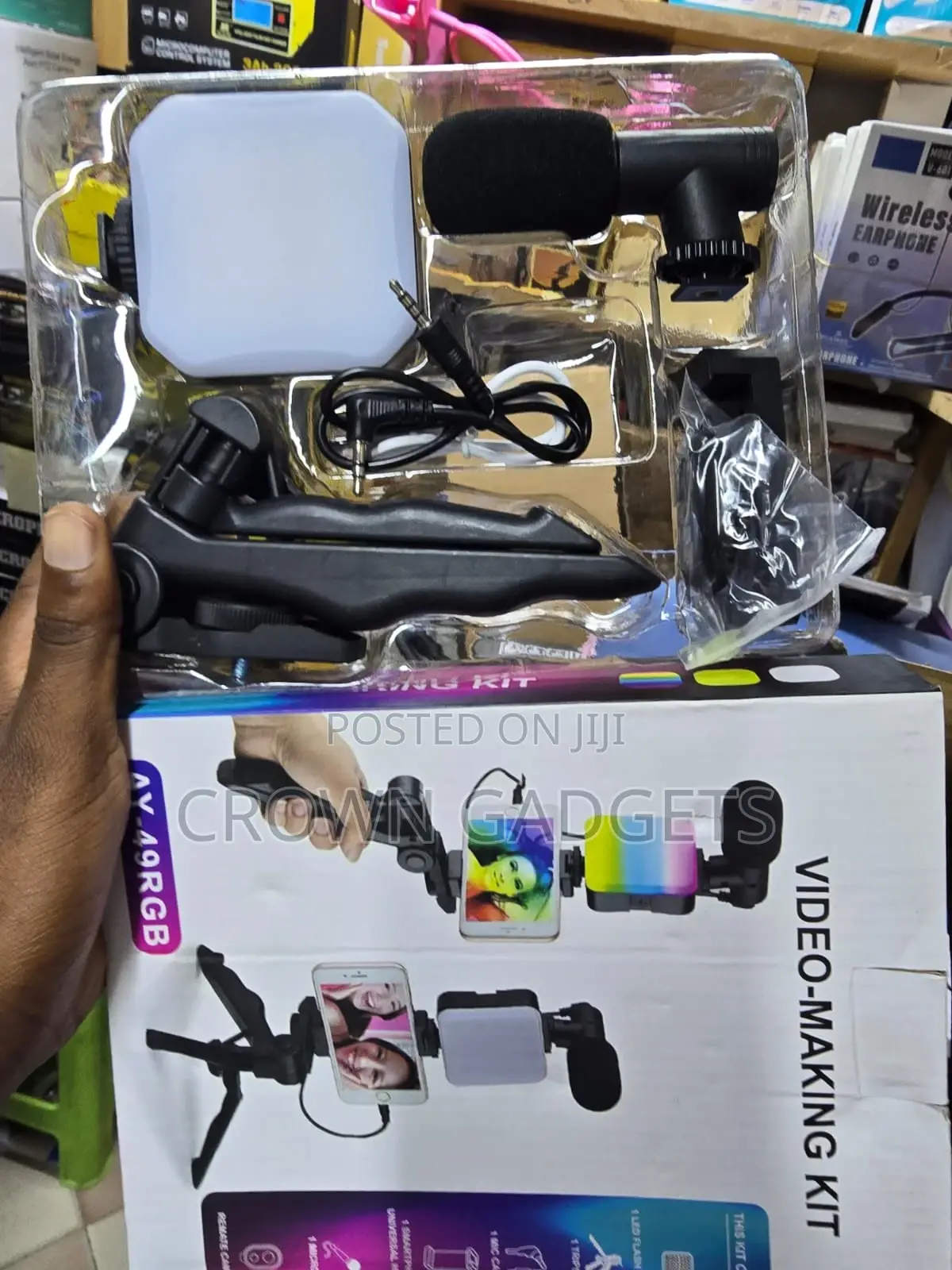 All-in-One Video Creator Kit for Smartphones With Led Mic