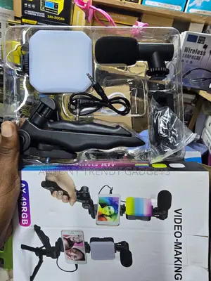 Smartphone Filmmaking Kit With Rgb Light And Lavalier Mic