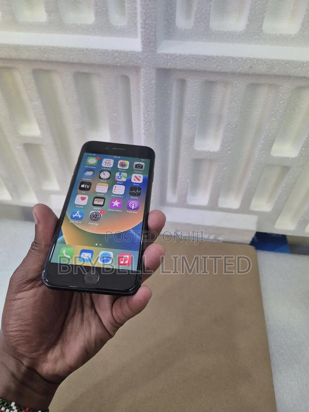 Apple iPhone 8 64 GB Black - main view