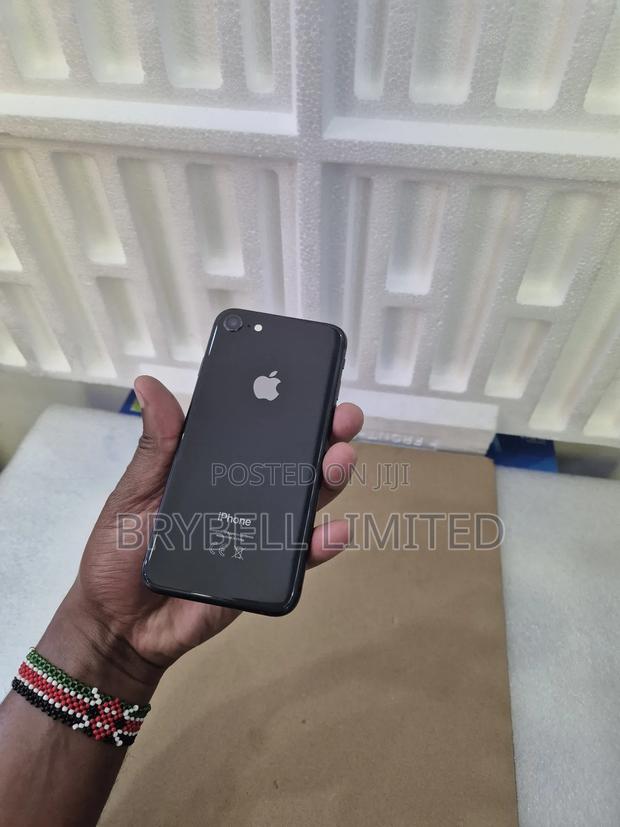 Apple iPhone 8 64 GB Black - thumbnail 3