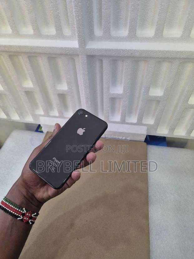 Apple iPhone 8 64 GB Black - thumbnail 6