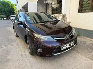 Toyota Auris 2014 Red