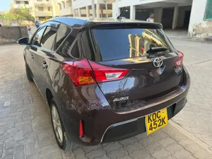 Toyota Auris 2014 Red