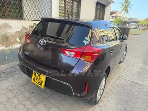 Toyota Auris 2014 Red