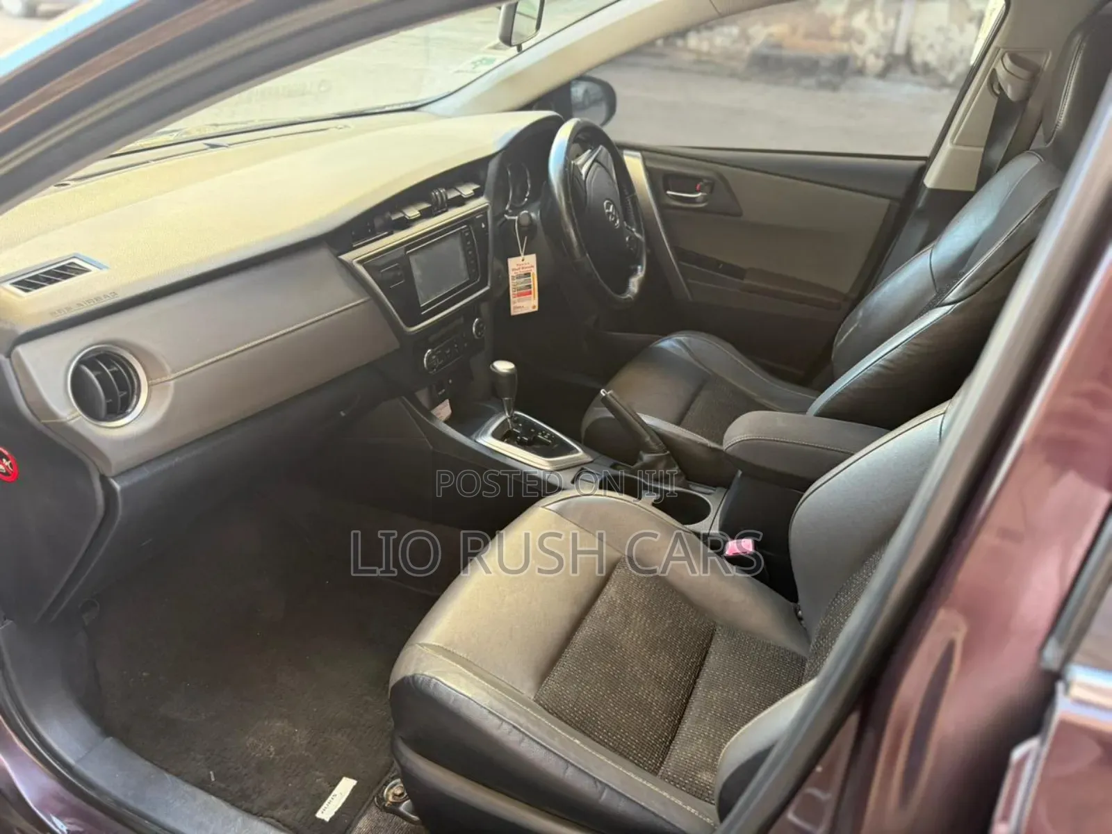 Toyota Auris 2014 Red