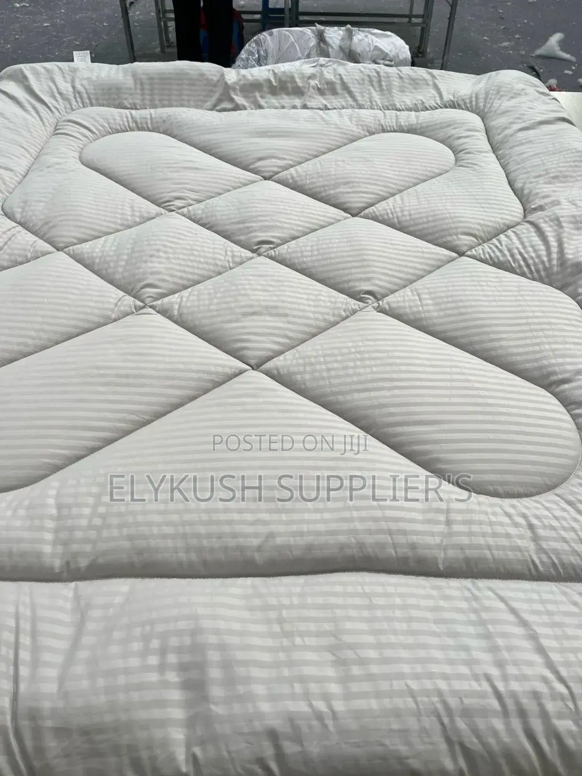 *Binded Duvet Coloured* Size: 6*7