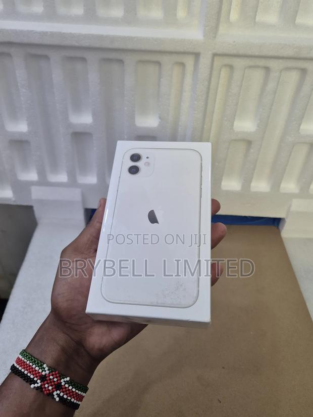 New Apple iPhone 11 128 GB White - main view