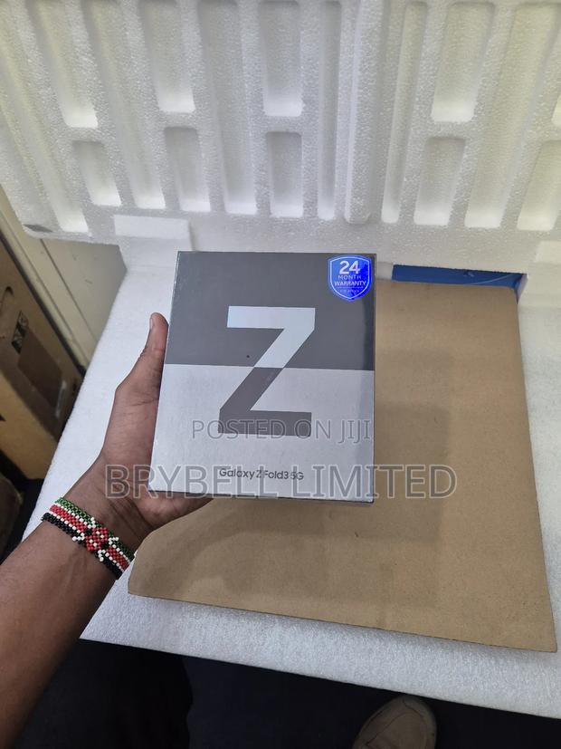 New Samsung Galaxy Z Fold3 5G 256 GB Black - thumbnail 2