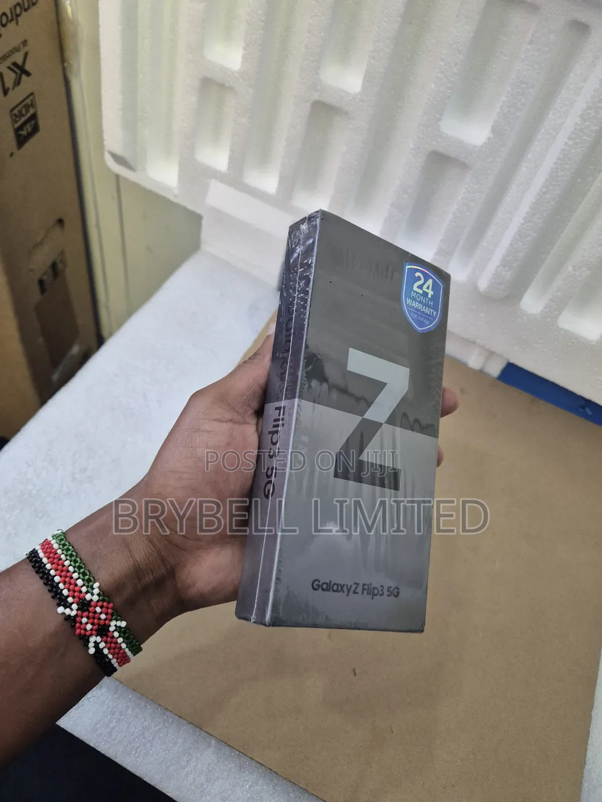 New Samsung Galaxy Z Flip3 5G 256 GB Gold