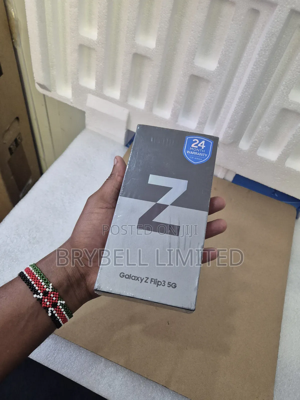 New Samsung Galaxy Z Flip3 5G 256 GB Gold
