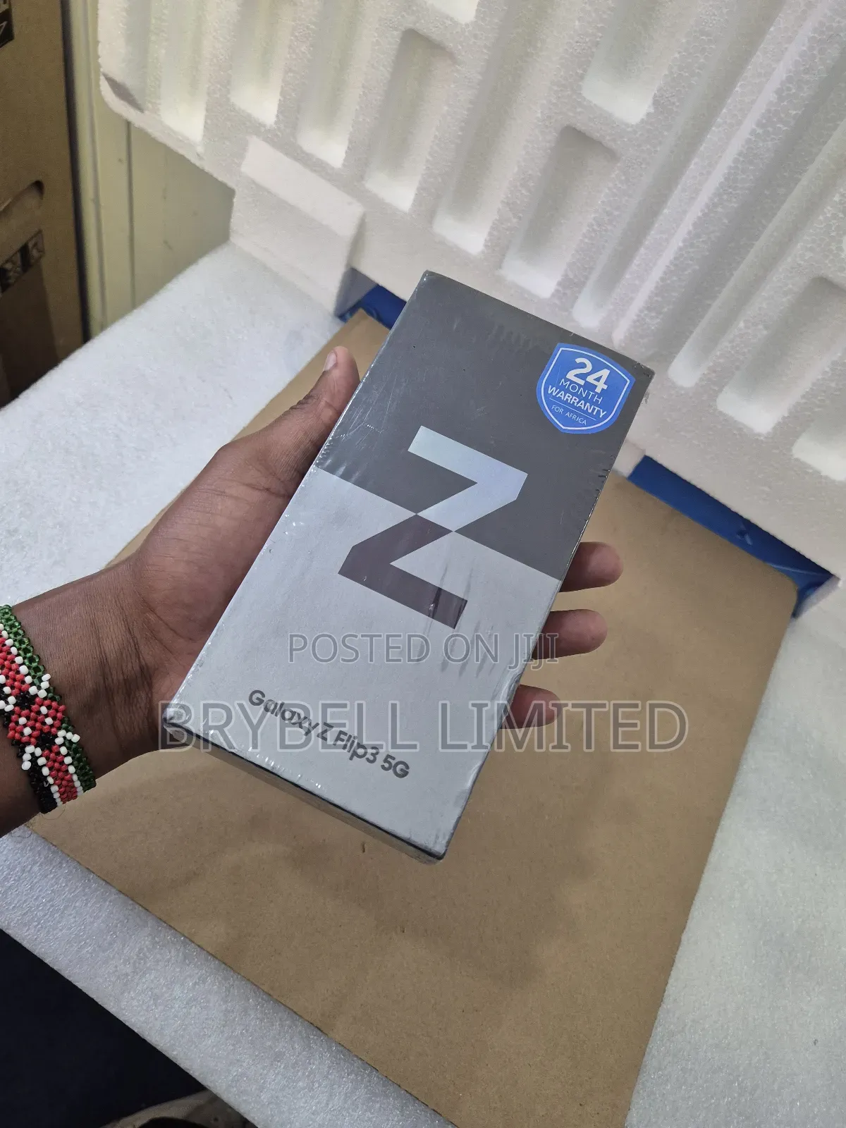 New Samsung Galaxy Z Flip3 5G 256 GB Gold