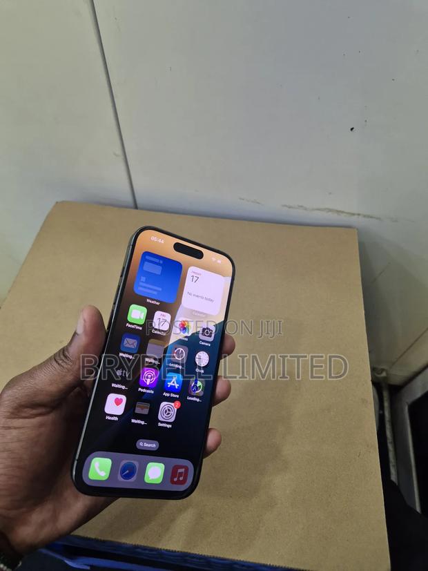 Apple iPhone 15 Pro 512 GB Black - main view