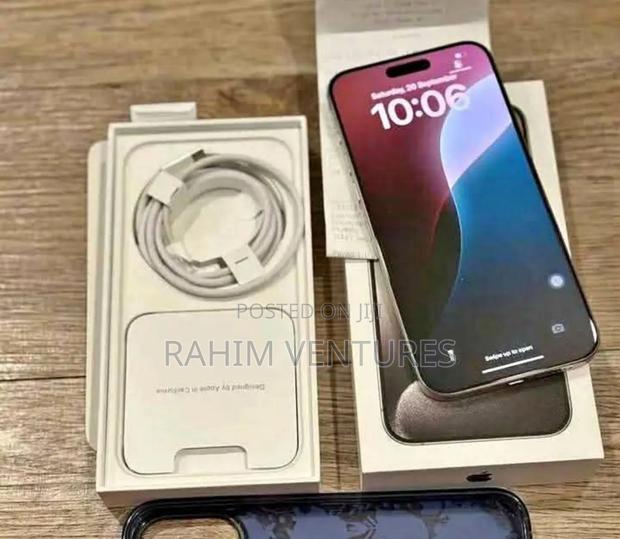 Apple iPhone 15 Pro Max 256 GB Gray - thumbnail 2
