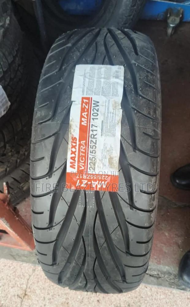 225/55r17 Maxxis Tire