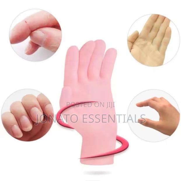 Reusable Moisturizing Silicone Gloves - thumbnail 3